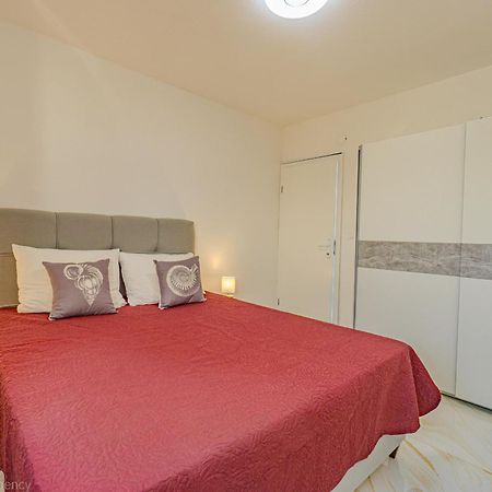 Ivica Super Comfortable, Newly Furnished Apartment In A Top Location Metajna Bagian luar foto